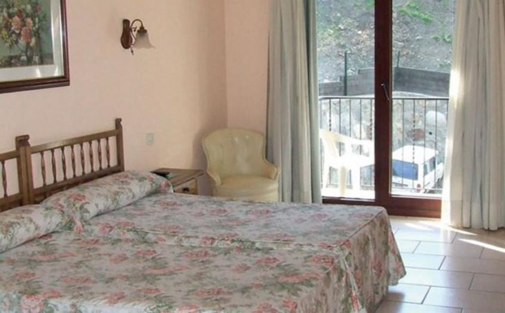 Aparthotel Xalet Besoli, Arinsal, Double Bedroom